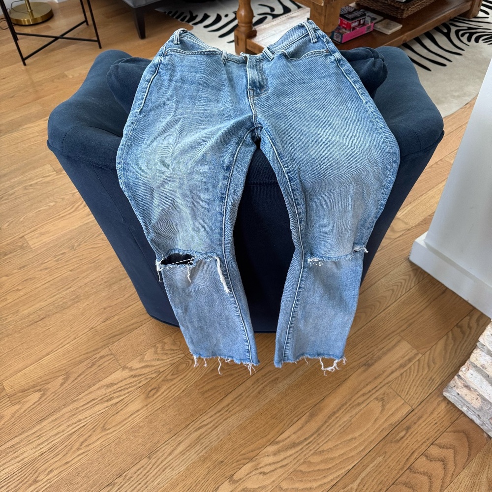 Mother Denim Sz 23 w/distressed knee and raw hem